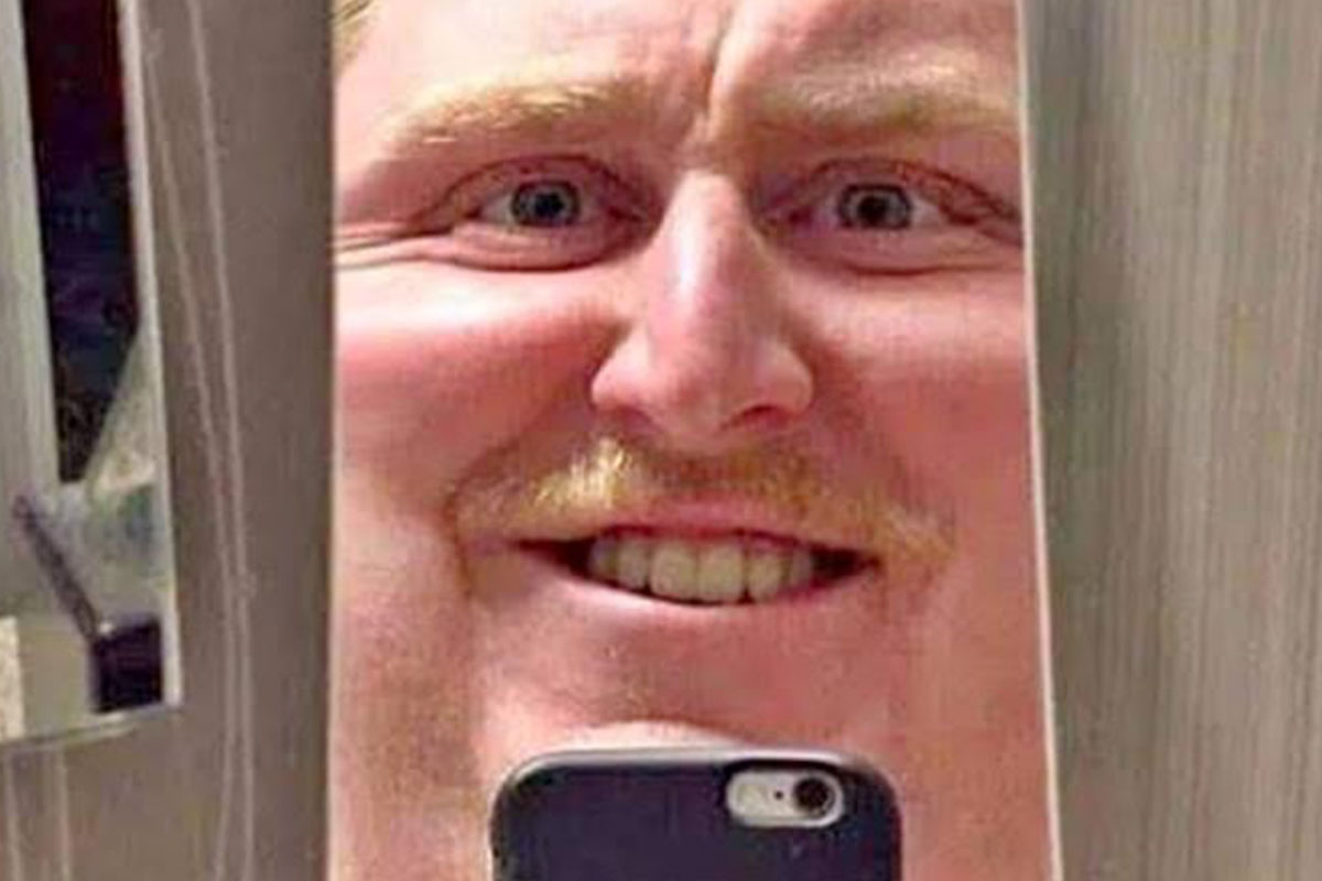 This Page Shares Pics Of People Trying To Sell Mirrors, And It’s Comedy Gold (40 New Pics