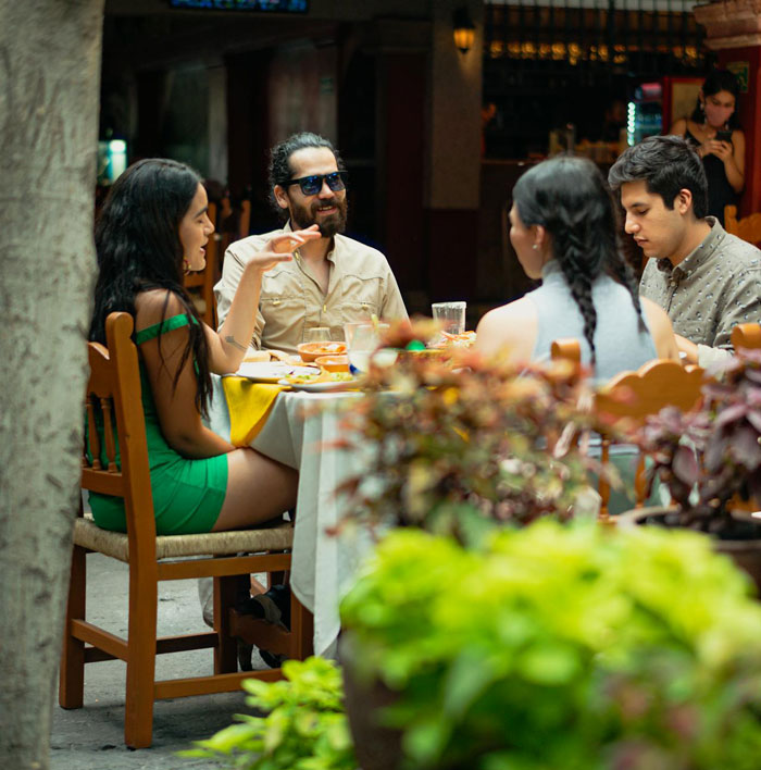 Friend Offers To Pay For Friend's B-Day Dinner, Refuses When They See Where He Chose Friend Offers To Pay For Friend's B-Day Dinner, Refuses When They See Where He Chose