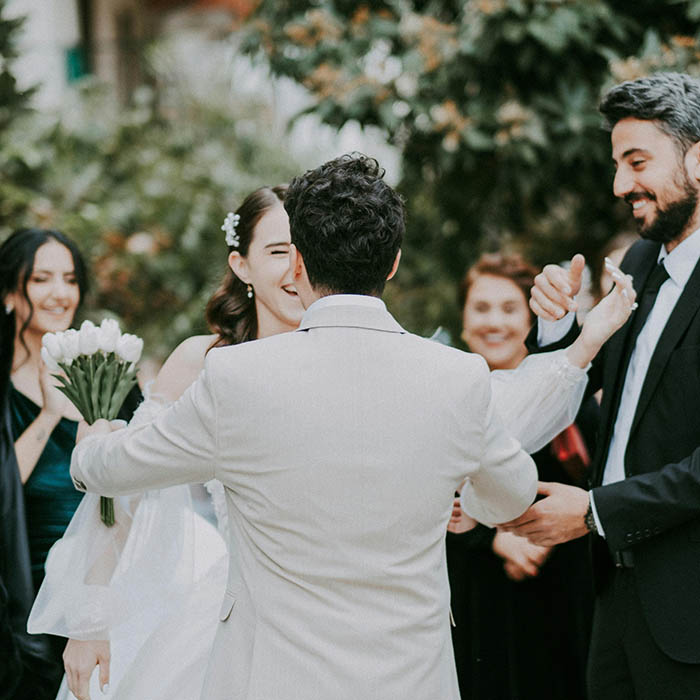 Wedding Guest Gets Bashed By The Bride For Allegedly Trying To 'Upstage' Her With Her Outfit Wedding Guest Gets Bashed By The Bride For Allegedly Trying To 'Upstage' Her With Her Outfit