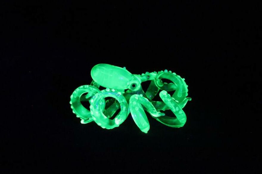 I Made Figurines Out Of Uranium Glass (24 Pics) I Made Figurines Out Of Uranium Glass (24 Pics)