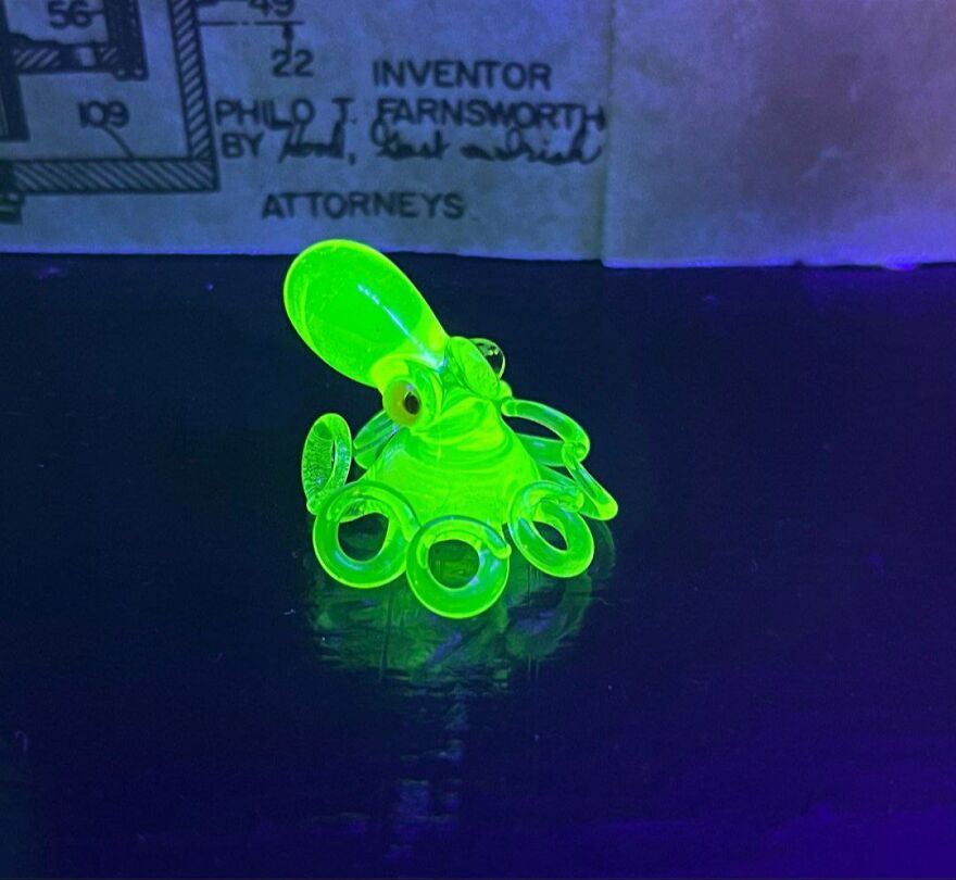 I Made Figurines Out Of Uranium Glass (24 Pics) I Made Figurines Out Of Uranium Glass (24 Pics)