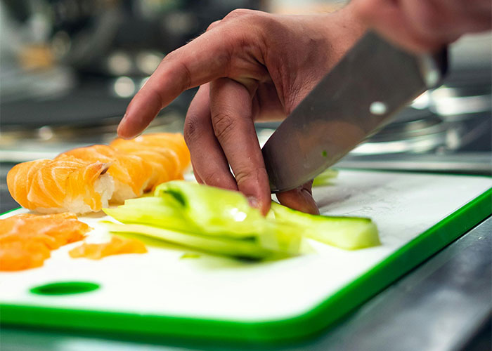 “You Can Just Eat It, Then”: Karen Eats Moldy Veggies After Refusing To Acknowledge A Worker “You Can Just Eat It, Then”: Karen Eats Moldy Veggies After Refusing To Acknowledge A Worker