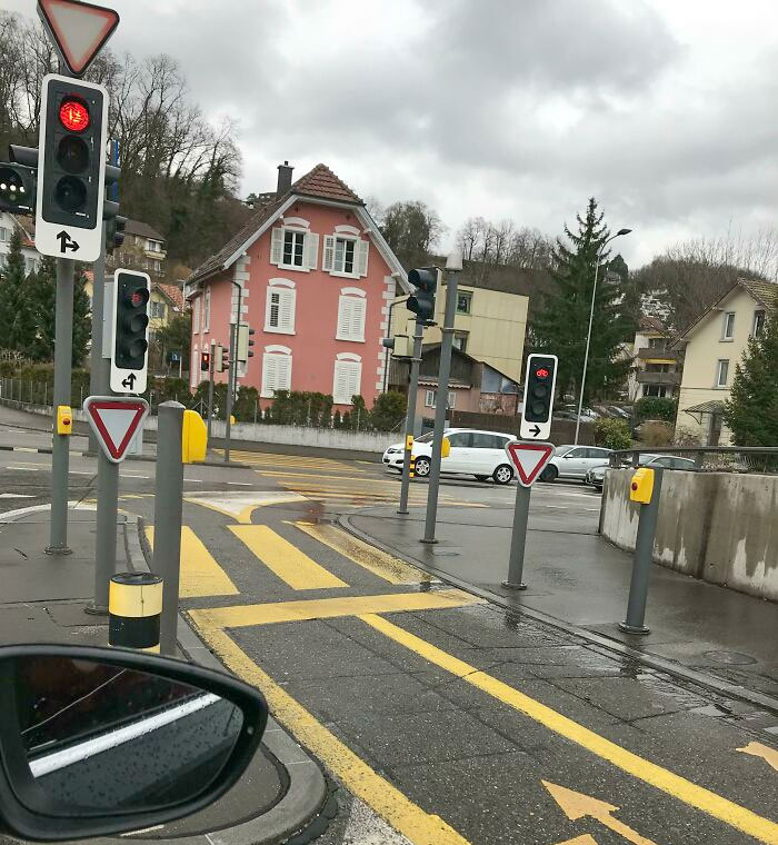 Switzerland Has Tiny Traffic Lights For The Bicycle Lane