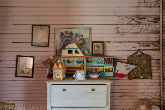 Forgotten Toys: My Photographic Journey Of An Abandoned 1960s House Packed With Childhood Memorabilia Forgotten Toys: My Photographic Journey Of An Abandoned 1960s House Packed With Childhood Memorabilia