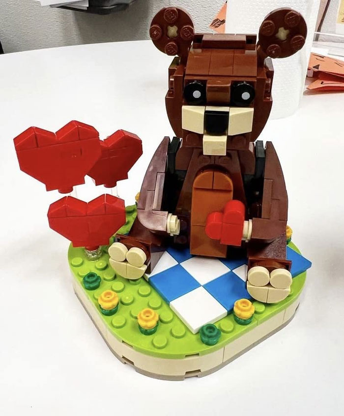  A LEGO Valentine’s Brown Bear Kit For Your Mini LEGO Enthusiast, Making Gift-Giving As Playful As Assembling The Pieces— Love, In Brick Form