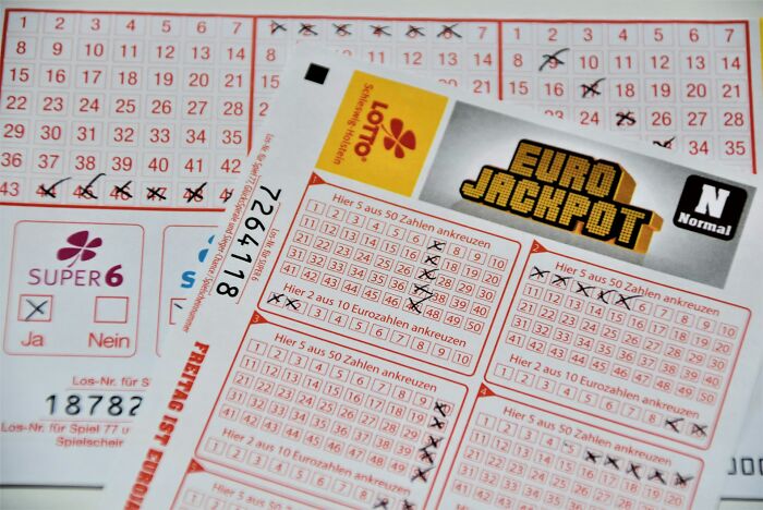 22 Stories Of People Who Won The Lottery And Instantly Fell Victim To The Lottery Curse