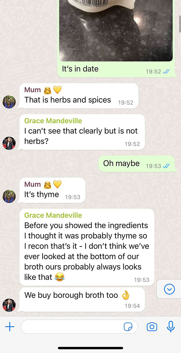 "I Would Have No Patience": Woman With Emetophobia Shares What Goes On In Her Family Group Chat