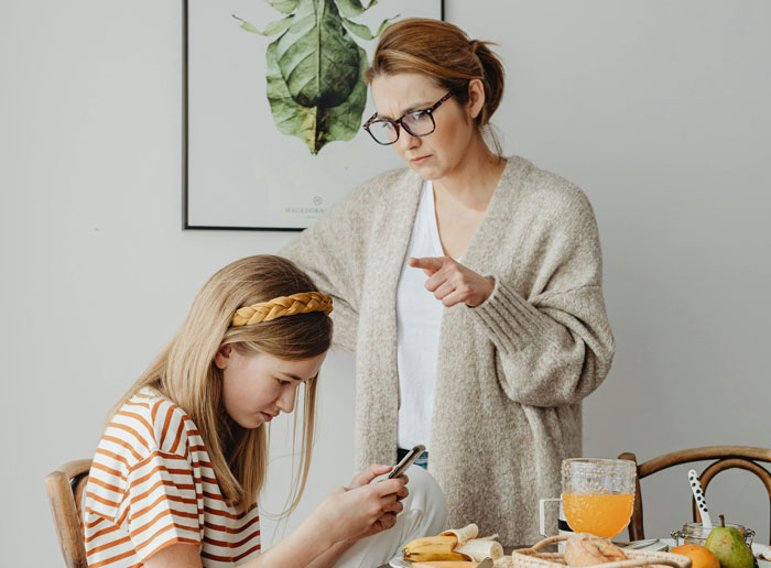 Woman’s Stepchildren Play Songs About Cheating To Her, She’s Hospitalized With A Mental Breakdown Woman’s Stepchildren Play Songs About Cheating To Her, She’s Hospitalized With A Mental Breakdown
