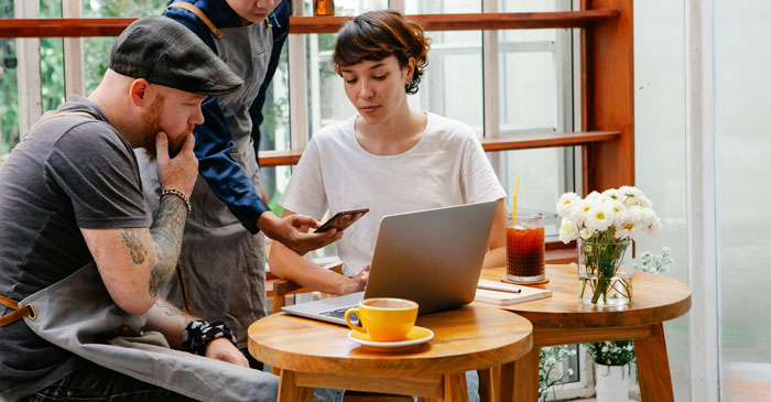 Restaurant Customers Upset At Having To See A Worker Eat At A Table Far Away From Them Restaurant Customers Upset At Having To See A Worker Eat At A Table Far Away From Them