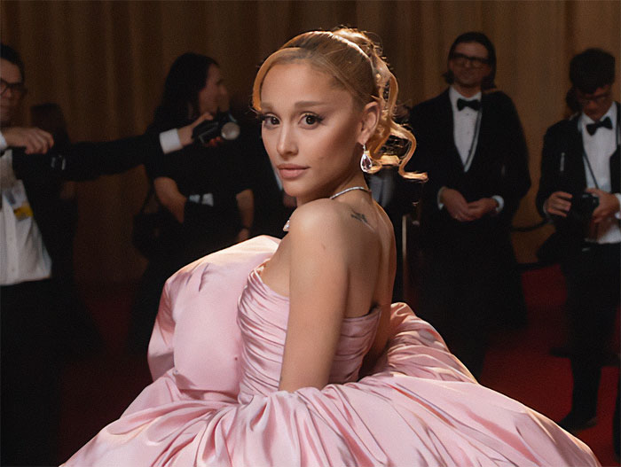 Ariana Grande’s Oscars Accent Raises Eyebrows With Fans Confused Over “Transatlantic” Voice