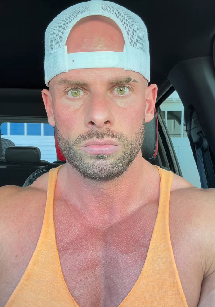Joey Swoll Takes Stand Against Inappropriate Gym Behavior On TikTok, Woman Fights Back Joey Swoll Takes Stand Against Inappropriate Gym Behavior On TikTok, Woman Fights Back