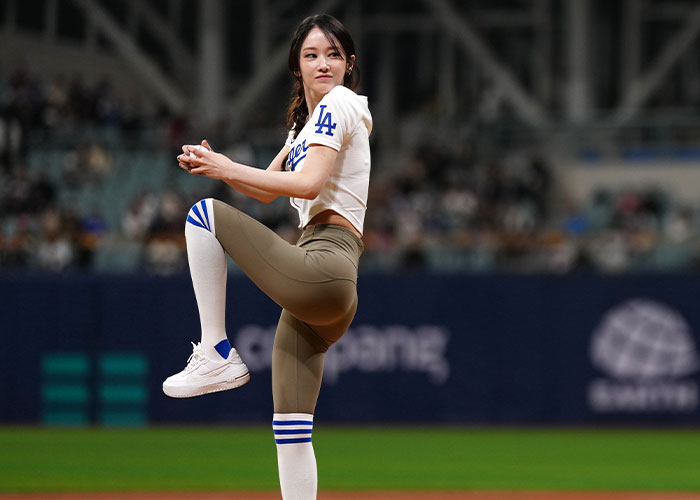 Dodgers Baseball Players Left Smitten Over Korean Actress’ First Pitch At A Game In Seoul