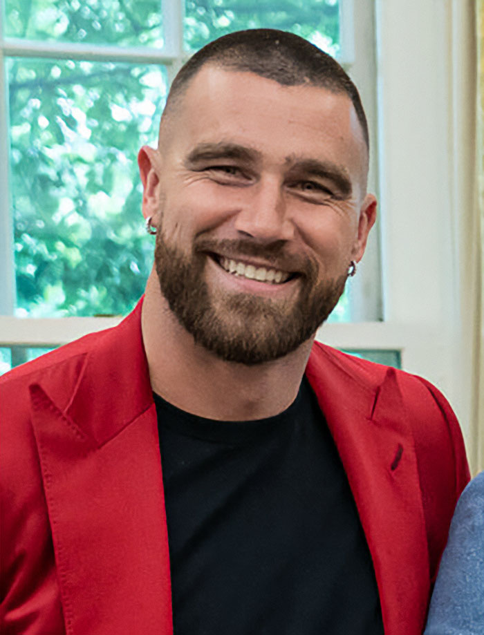 After Travis Kelce’s “Dad Bod” Pics Go Viral, The Football Star Defends Weight Gain After Travis Kelce’s “Dad Bod” Pics Go Viral, The Football Star Defends Weight Gain
