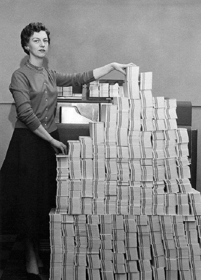 4.5 Megas de datos en 62,500 tarjetas perforadas, 1955