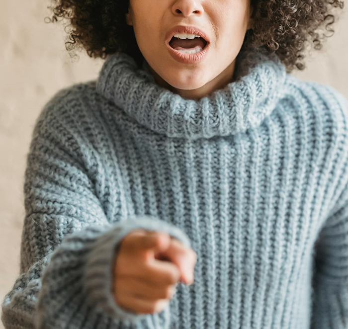 “Pass The Salad”: Silence Settles As Family Realize Woman’s BF Understood Their Insults Toward Him “Pass The Salad”: Silence Settles As Family Realize Woman’s BF Understood Their Insults Toward Him