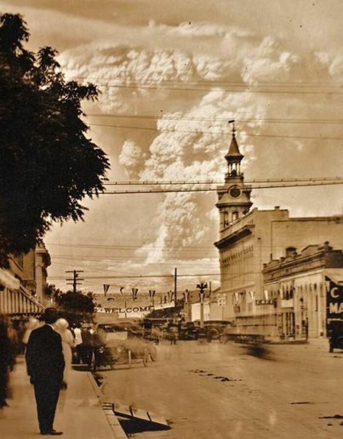 La erupción del Monte Lassen en 1915, vista desde Red Bluff, California