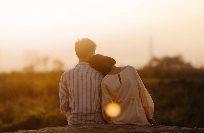 “Pass The Salad”: Silence Settles As Family Realize Woman’s BF Understood Their Insults Toward Him “Pass The Salad”: Silence Settles As Family Realize Woman’s BF Understood Their Insults Toward Him