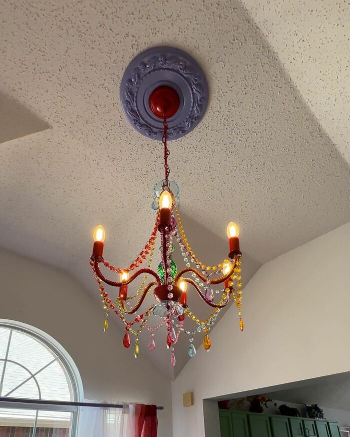 Woman Shows Off Her Uniquely Colorful Home Online, Goes Viral As Netizens Are Mesmerized By It Woman Shows Off Her Uniquely Colorful Home Online, Goes Viral As Netizens Are Mesmerized By It