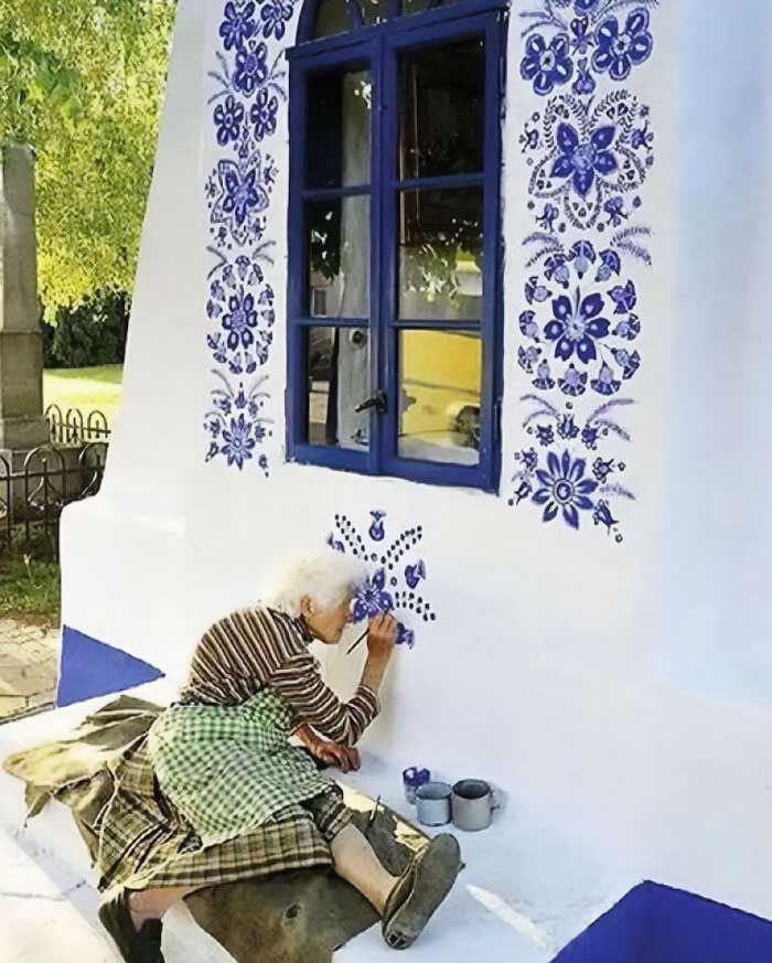 Agnes Kasparkova, de 94 años, transforma su pueblecito checo en una galería de arte
