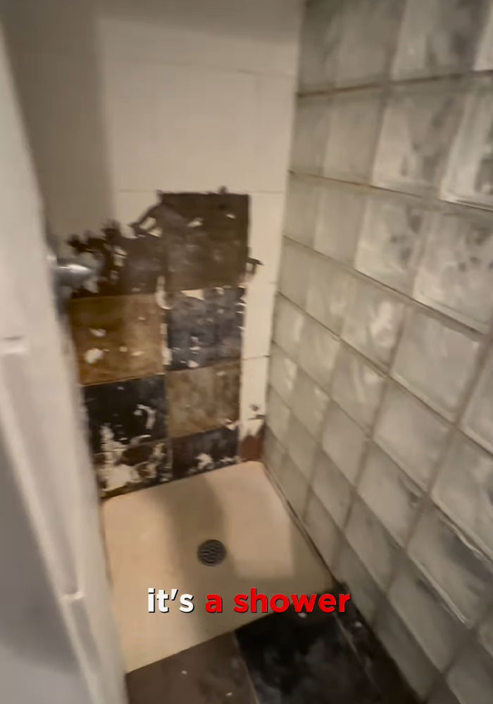 “The Worst Design Layout”: Realtor Shares Tour Of “Absurd” NYC Studio Apartment Listed For $3,500 “The Worst Design Layout”: Realtor Shares Tour Of “Absurd” NYC Studio Apartment Listed For $3,500