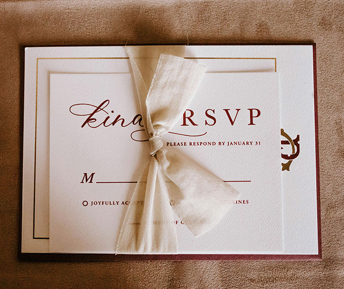 Woman Shares “Missed RSVP” Cards For “Inconsiderate” Wedding Guests Who Didn’t Reply By Deadline