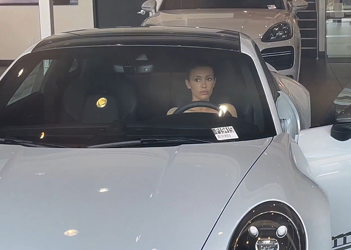 Bianca Censori Goes Porsche Shopping With Kanye West While Wearing An All-Nude Set Bianca Censori Goes Porsche Shopping With Kanye West While Wearing An All-Nude Set