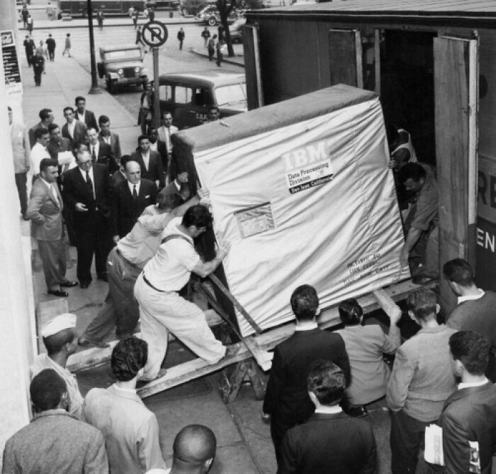 Disco duro de 5 megas camino a su destino, IBM, 1956