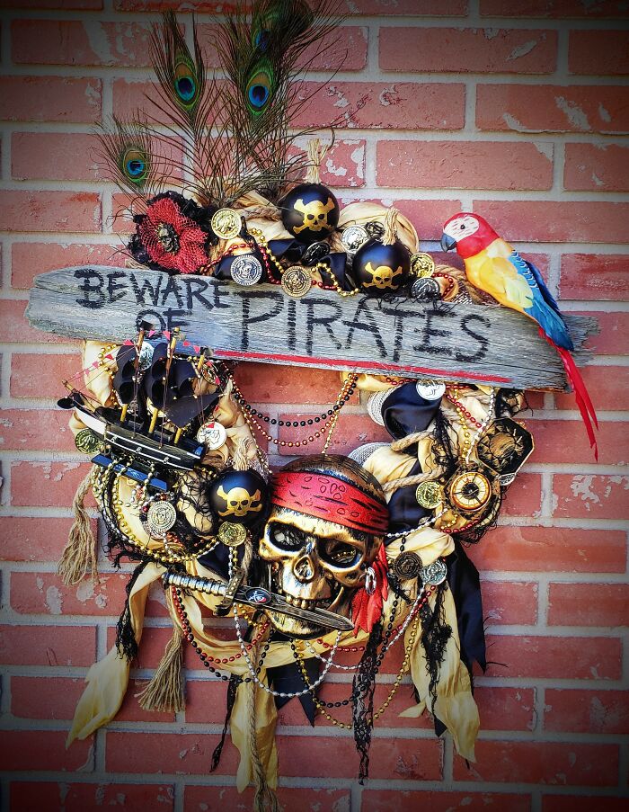 Gold And Black Pirate Wreath