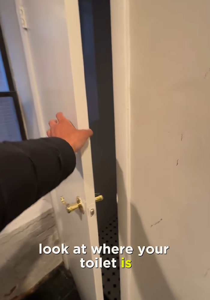 “The Worst Design Layout”: Realtor Shares Tour Of “Absurd” NYC Studio Apartment Listed For $3,500 “The Worst Design Layout”: Realtor Shares Tour Of “Absurd” NYC Studio Apartment Listed For $3,500