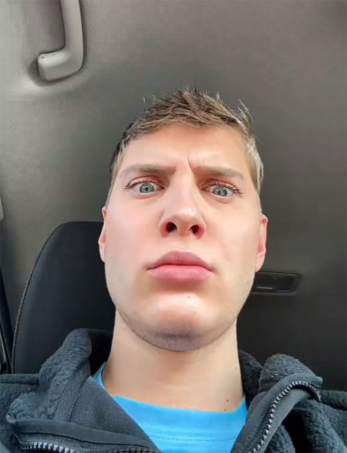 Waiter Takes Revenge On “Karen” Who Didn’t Tip, And The Internet Isn’t Having It Waiter Takes Revenge On “Karen” Who Didn’t Tip, And The Internet Isn’t Having It