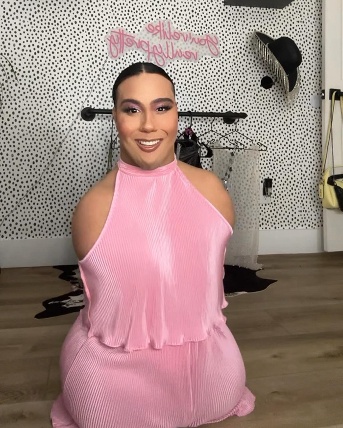 People Are Amazed By Limbless Makeup Influencer Who Creates Stunning Looks