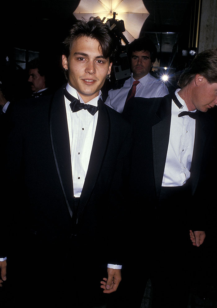 Fans Expose Photoshop Fail, Forcing Johnny Depp To Delete Picture Of Him And Robert Downey Jr. Fans Expose Photoshop Fail, Forcing Johnny Depp To Delete Picture Of Him And Robert Downey Jr.