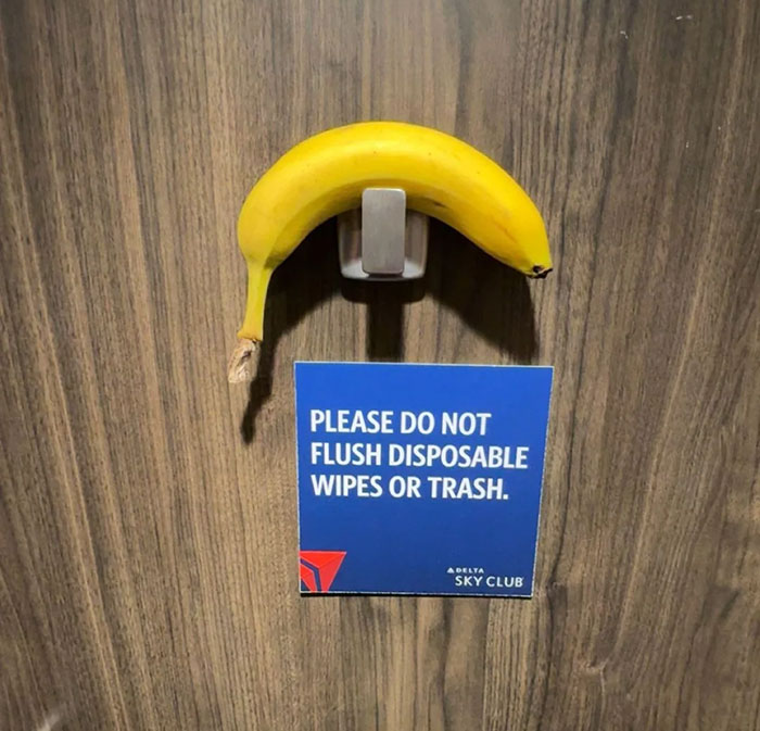 After Delta Agent Scolds Passenger For Taking A Banana, Others Launch Hilarious Mass Protest After Delta Agent Scolds Passenger For Taking A Banana, Others Launch Hilarious Mass Protest