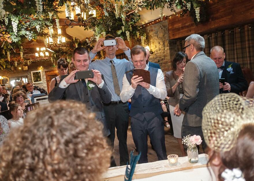 A British Photographer Takes Honest Wedding Photos, And You Might Regret You Didn’t Invite Him To Your Celebration (23 New Pics)