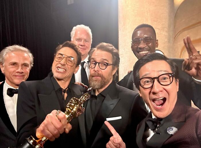 Ke Huy Quan Goes On Epic Selfie Spree With The Big Stars At Oscars 2024 Ke Huy Quan Goes On Epic Selfie Spree With The Big Stars At Oscars 2024