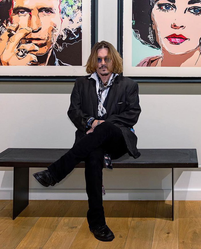 Fans Expose Photoshop Fail, Forcing Johnny Depp To Delete Picture Of Him And Robert Downey Jr. Fans Expose Photoshop Fail, Forcing Johnny Depp To Delete Picture Of Him And Robert Downey Jr.