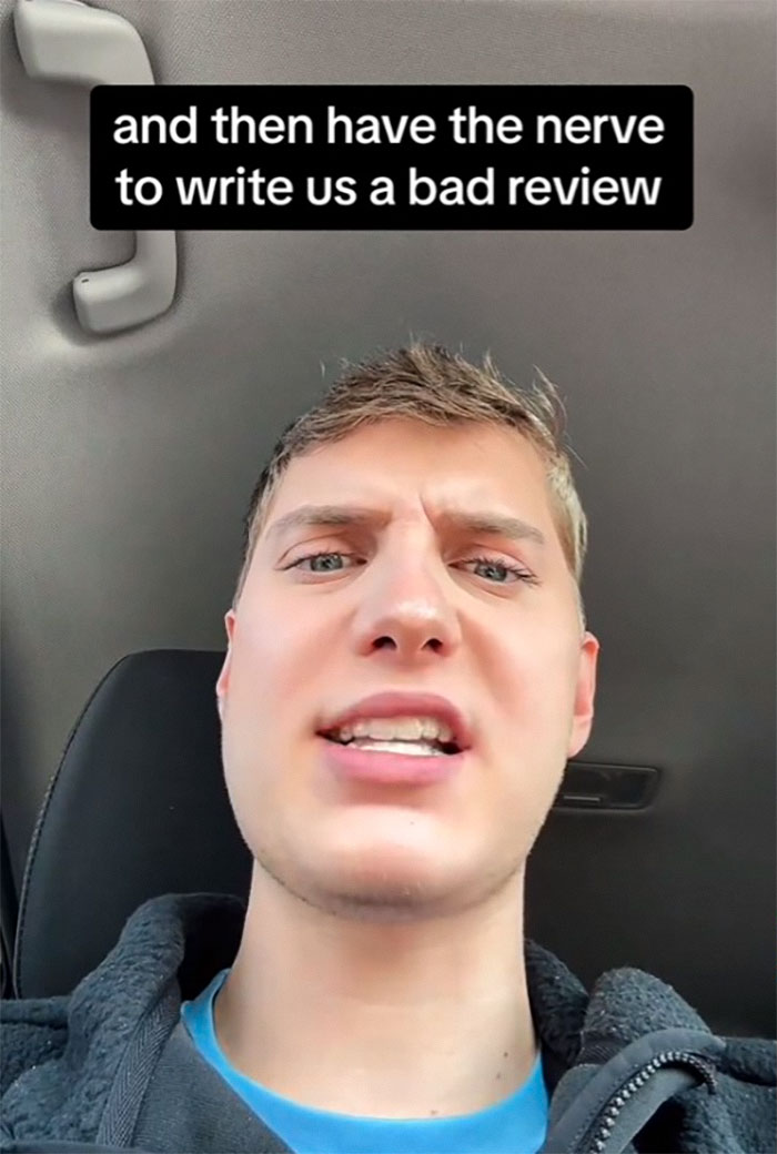 Waiter Takes Revenge On “Karen” Who Didn’t Tip, And The Internet Isn’t Having It Waiter Takes Revenge On “Karen” Who Didn’t Tip, And The Internet Isn’t Having It