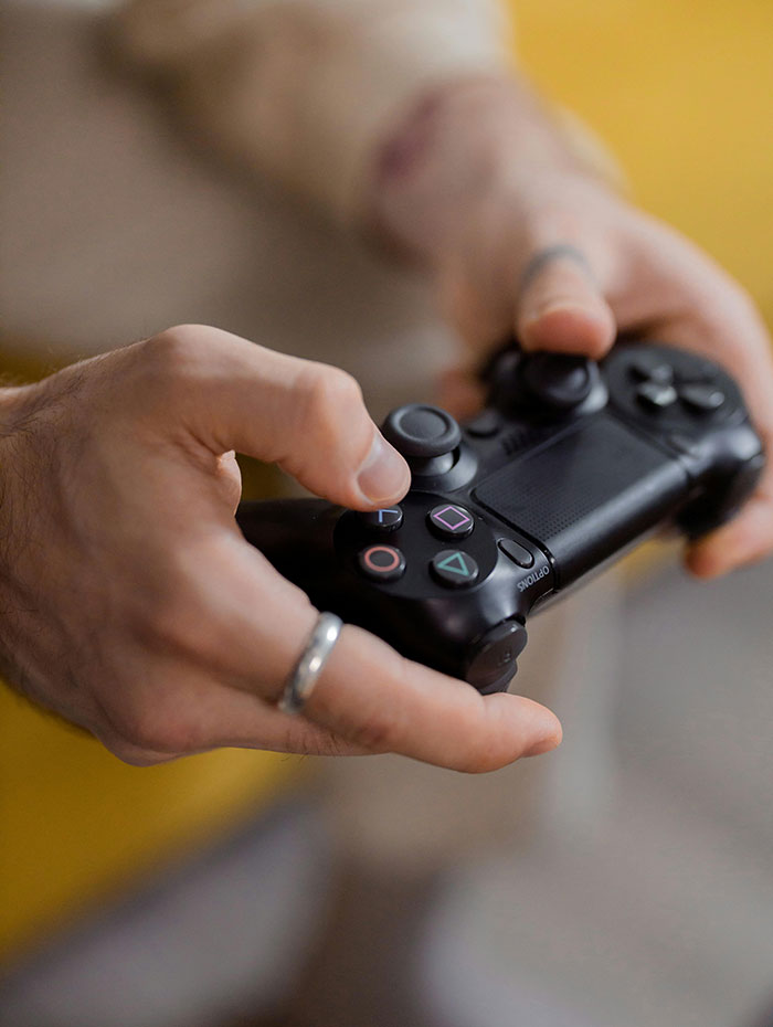 “Mad He Couldn’t Get Past The 1st Boss”: Man Roasted For Saying Gamers Over 25 Should “Grow Up” “Mad He Couldn’t Get Past The 1st Boss”: Man Roasted For Saying Gamers Over 25 Should “Grow Up”