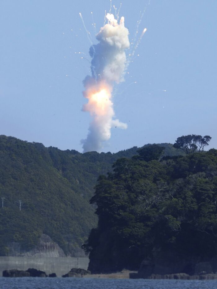 59-Foot-Tall Rocket Explodes In The Sky Just Seconds After Takeoff 59-Foot-Tall Rocket Explodes In The Sky Just Seconds After Takeoff