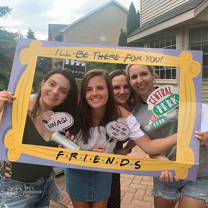 Get The Friends Look: Ultimate Photo Props For Your Friends Bash!