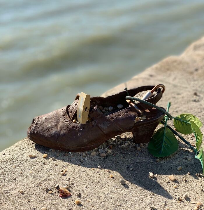Tourists Have Started Putting "Love Locks" On The Shoes On The Danube, A Memorial To 3,500 People Who Were Executed In WW2 After Being Told To Remove Their Shoes