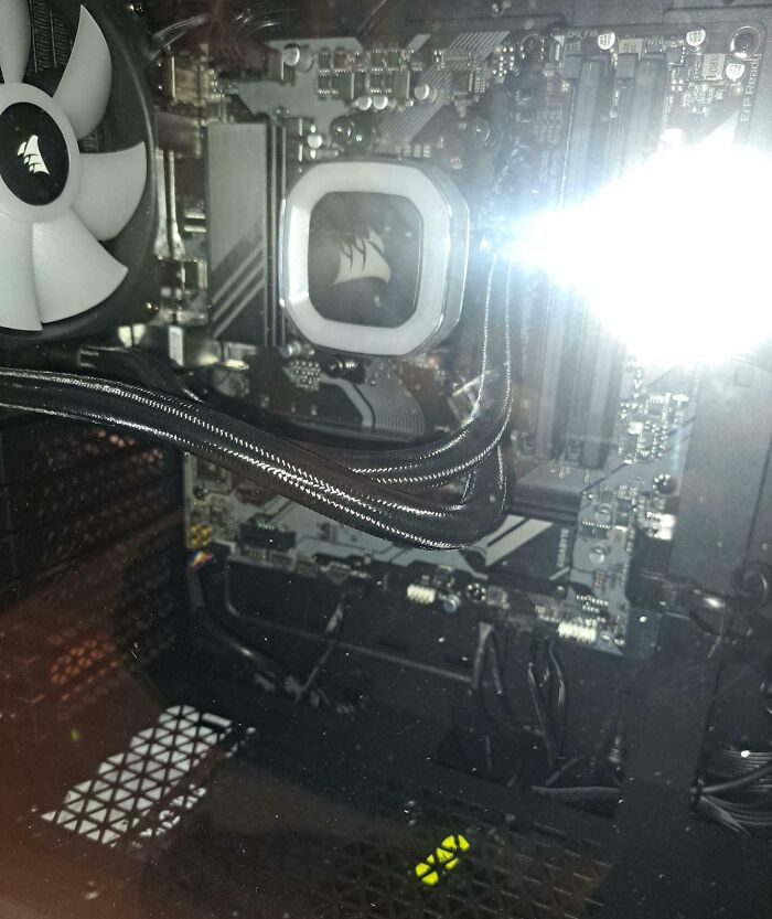 Just Got My New PC Because My Old One Broke The First Day Of Christmas. They Forgot To Put In The Graphics Card