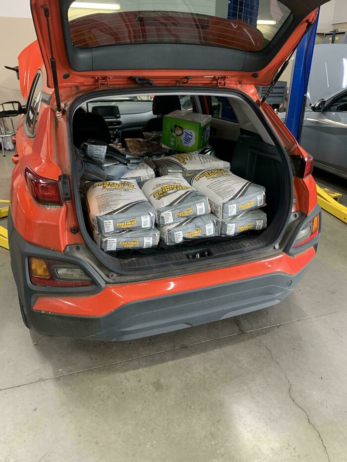 Hyundai Kona Came In For An Oil Change With 800lbs Of Concrete In The Back