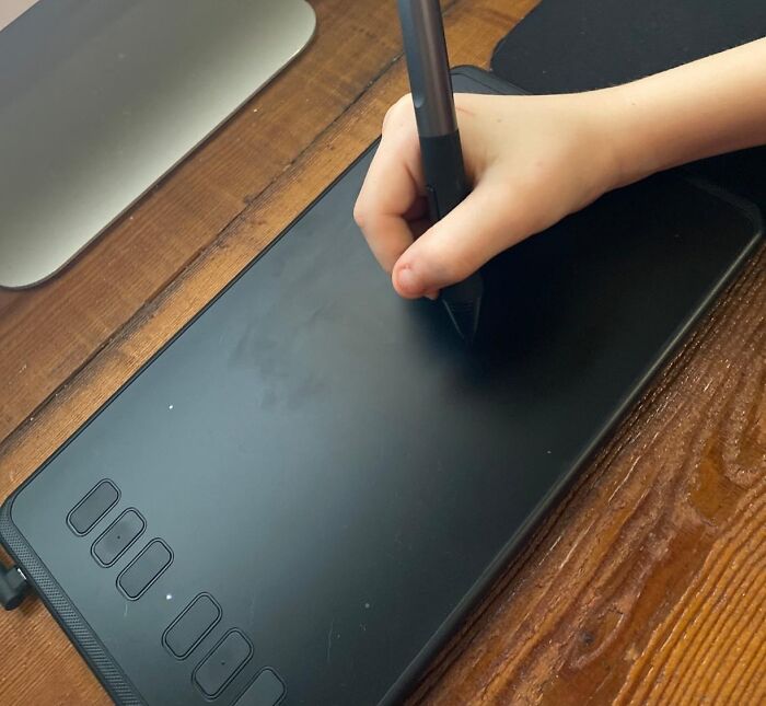 Sketch The Future: Drawing Tablet With Battery-Free Stylus Unleashes Potential!