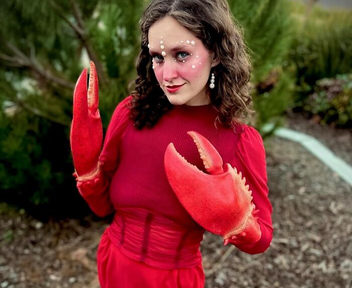 Transform Into A Giant Lobster With These Oversized Lobster Claws For A Quirky Costume Statement!