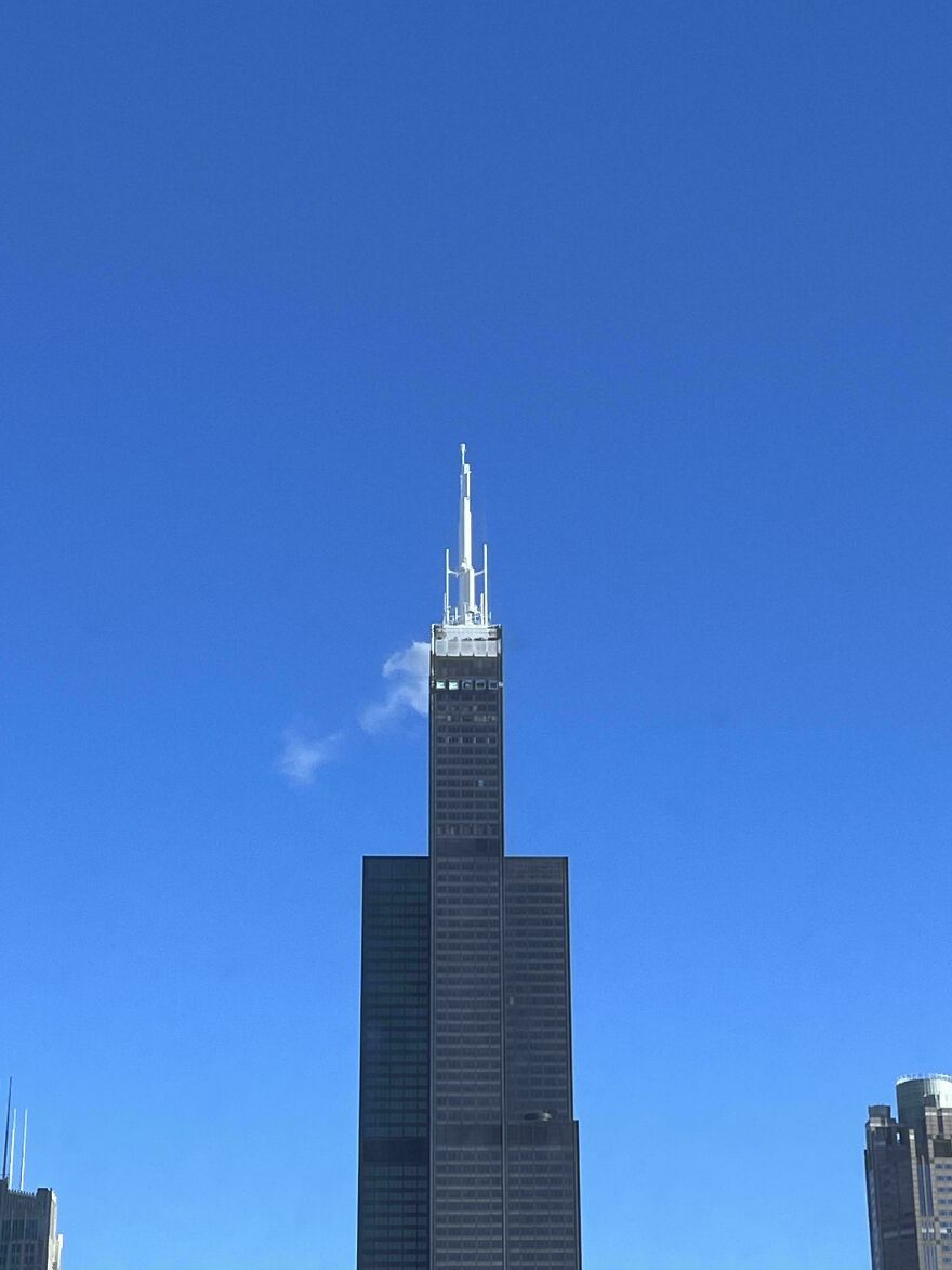 It’s So Cold In Chicago That The Top Of The Willis Tower Is Frozen