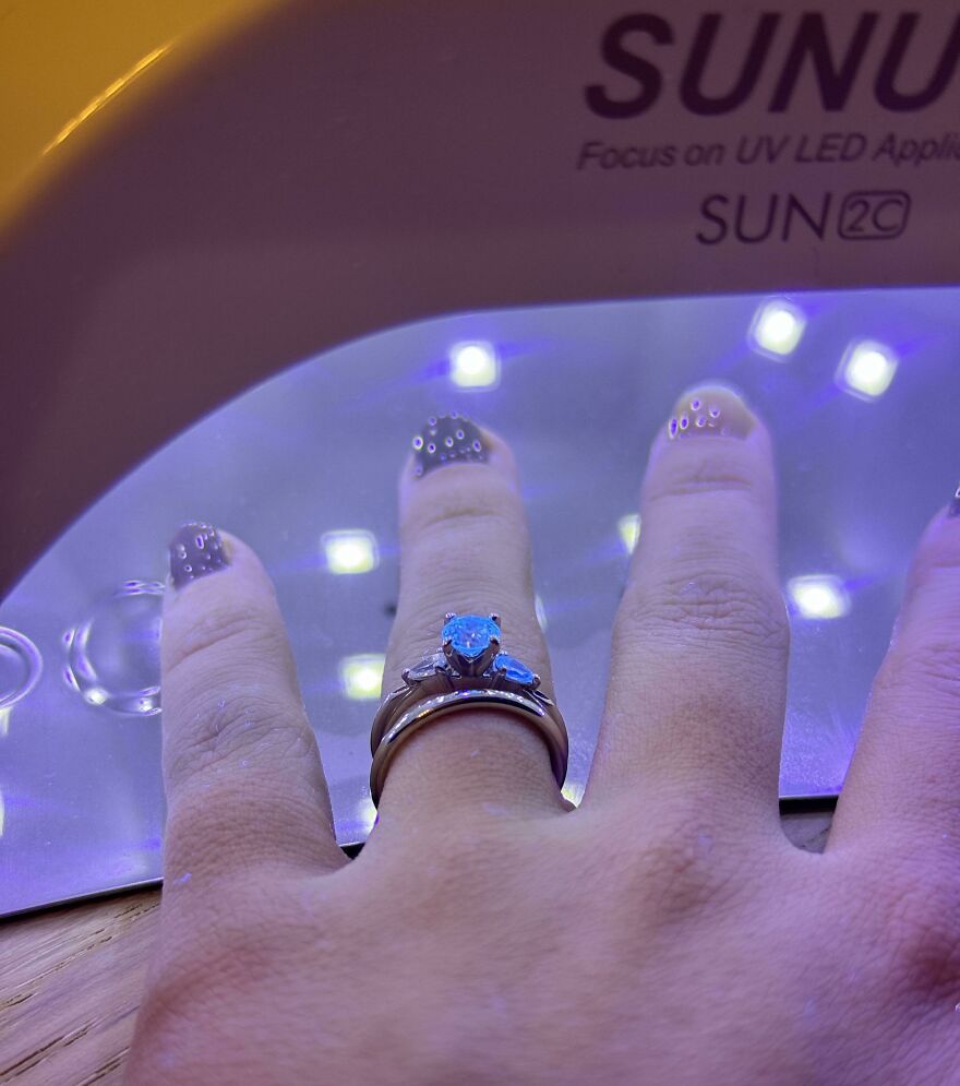 Only Two Of The Three Diamonds In My Wedding Ring Glow Under UV Light