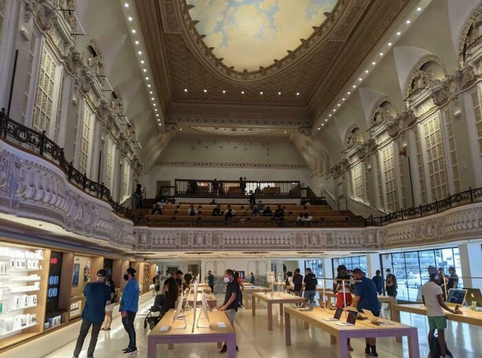 Apple Store In An Old Theatre, Los Angeles