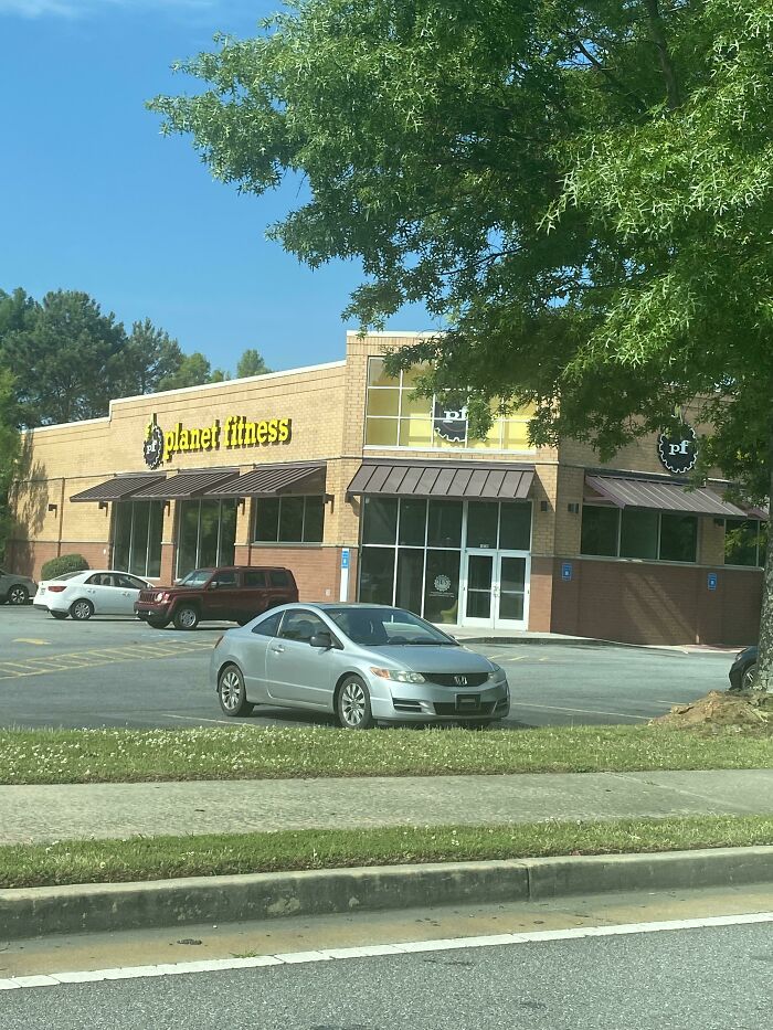 Former Walgreens Is Now A Planet Fitness