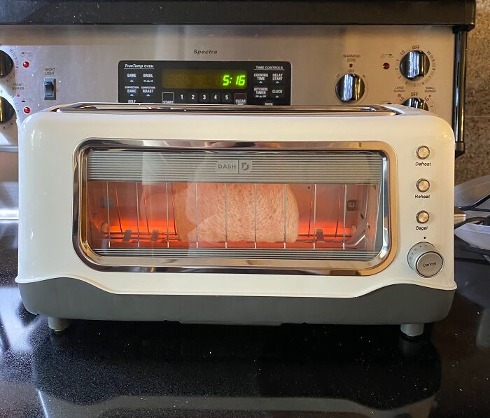 Toasting With Transparency: Dash Clear View Toaster For Perfect Browning!